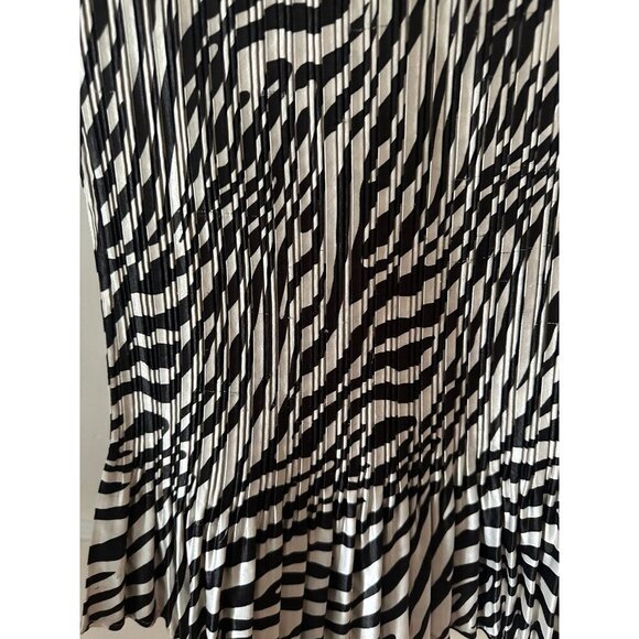 Milano Women’s size medium zebra top - Picture 2 of 7